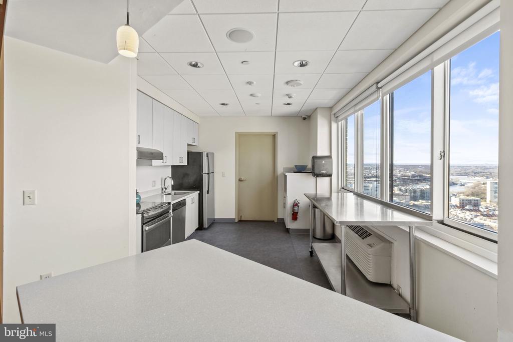 1901 JOHN F KENNEDY BOULEVARD Unit: 906