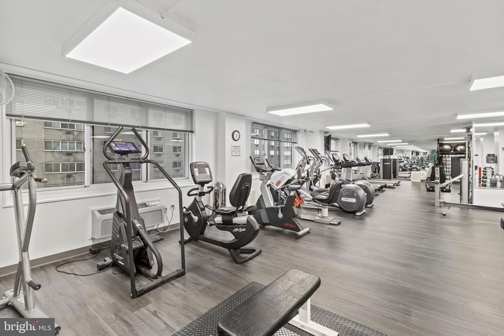 1901 JOHN F KENNEDY BOULEVARD Unit: 906