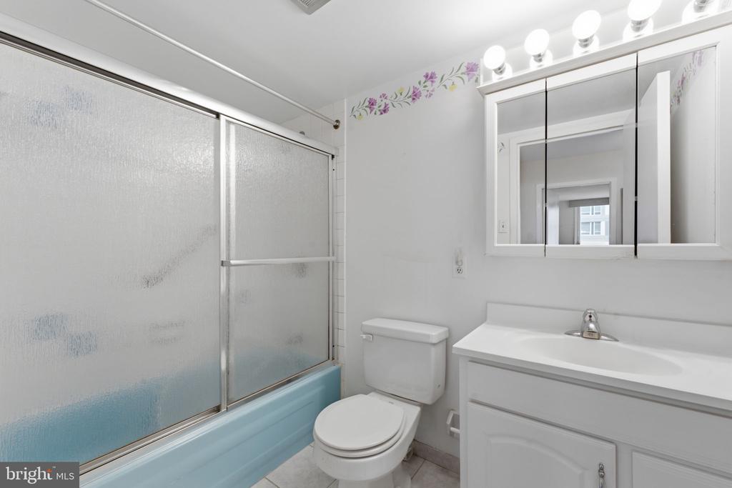 1901 JOHN F KENNEDY BOULEVARD Unit: 906