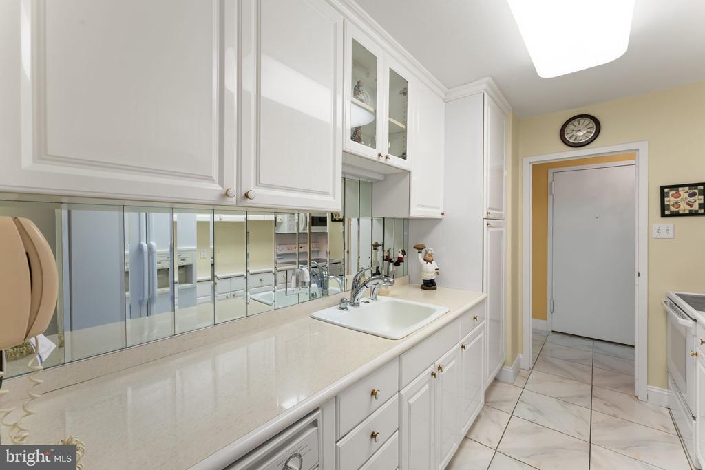 1901 JOHN F KENNEDY BOULEVARD Unit: 2409-10