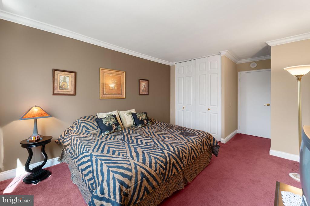 1901 JOHN F KENNEDY BOULEVARD Unit: 2409-10