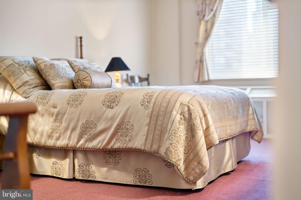 1901 JOHN F KENNEDY BOULEVARD Unit: 2409-10