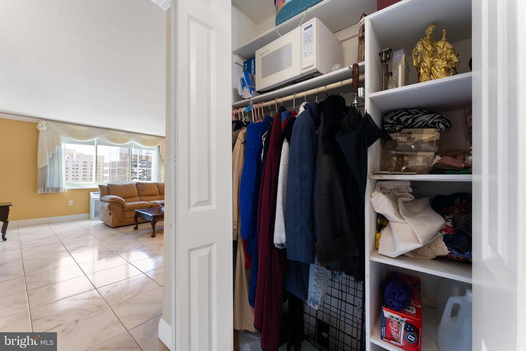 1901 JOHN F KENNEDY BOULEVARD Unit: 2409-10