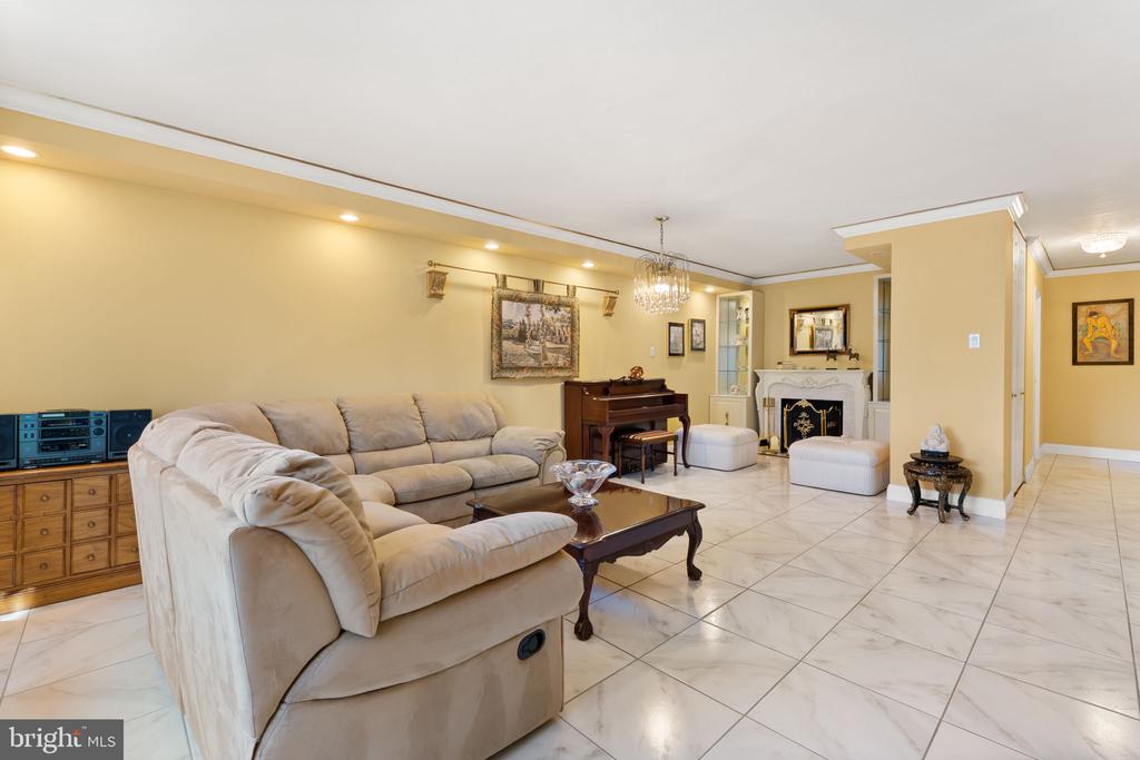 1901 JOHN F KENNEDY BOULEVARD Unit: 2409-10