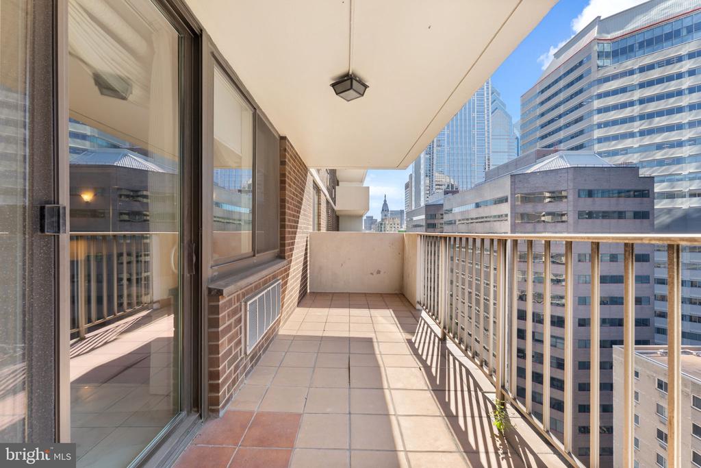 1901 JOHN F KENNEDY BOULEVARD Unit: 2409-10