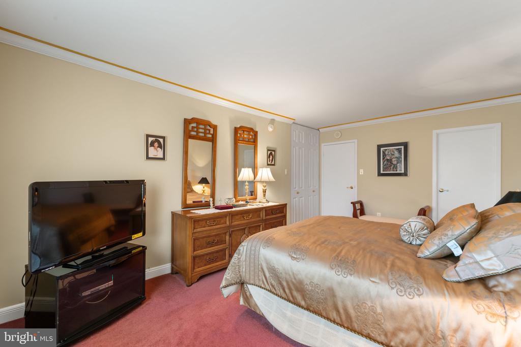 1901 JOHN F KENNEDY BOULEVARD Unit: 2409-10