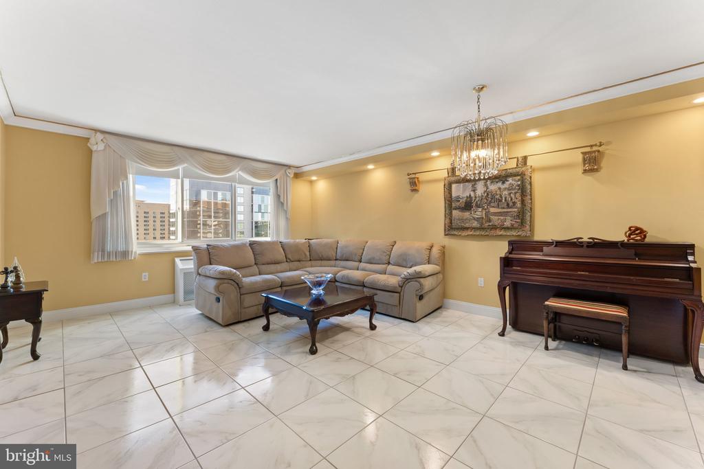 1901 JOHN F KENNEDY BOULEVARD Unit: 2409-10