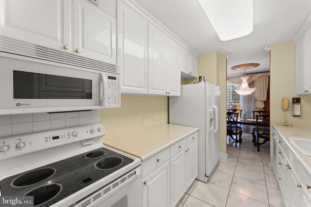 1901 JOHN F KENNEDY BOULEVARD Unit: 2409-10
