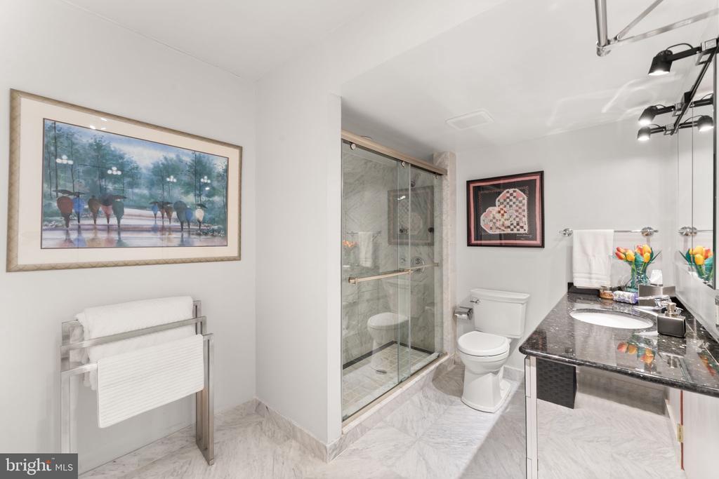 1901 JOHN F KENNEDY BOULEVARD Unit: 2217-18