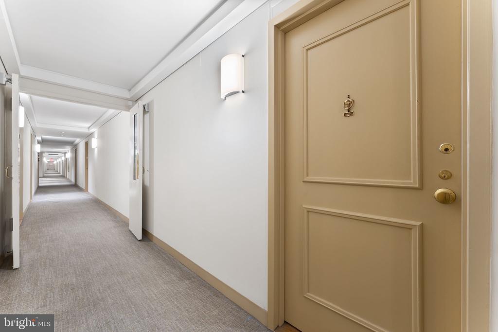 1901 JOHN F KENNEDY BOULEVARD Unit: 2217-18