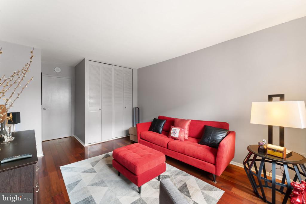 1901 JOHN F KENNEDY BOULEVARD Unit: 2217-18