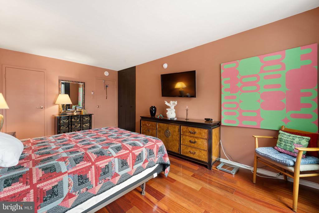 1901 JOHN F KENNEDY BOULEVARD Unit: 2217-18
