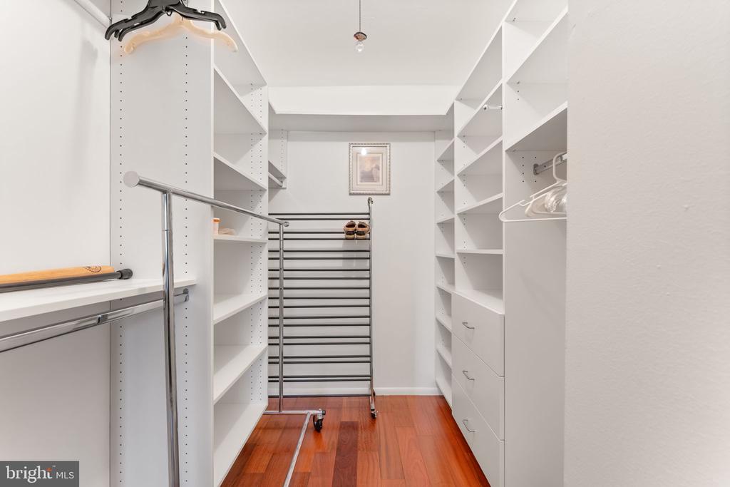 1901 JOHN F KENNEDY BOULEVARD Unit: 2217-18