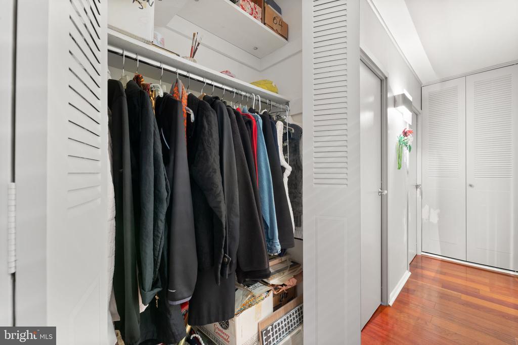 1901 JOHN F KENNEDY BOULEVARD Unit: 2217-18