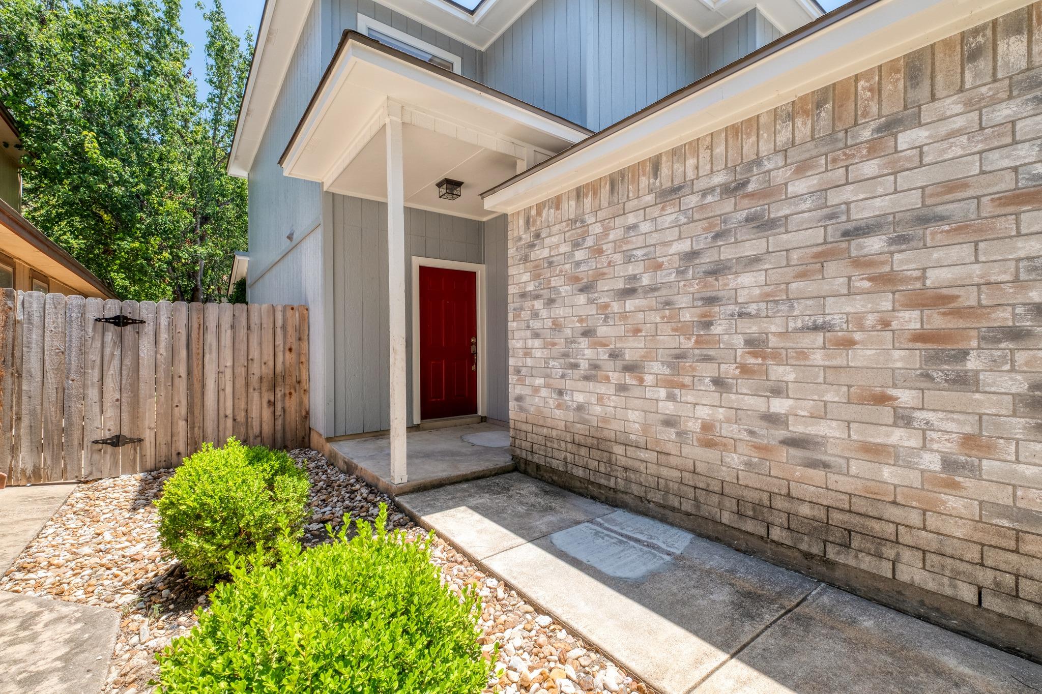 2137 Redwing WAY