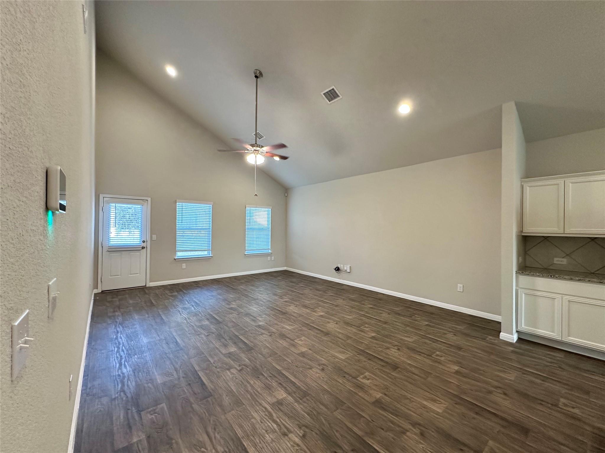 10701 Seguin RD
