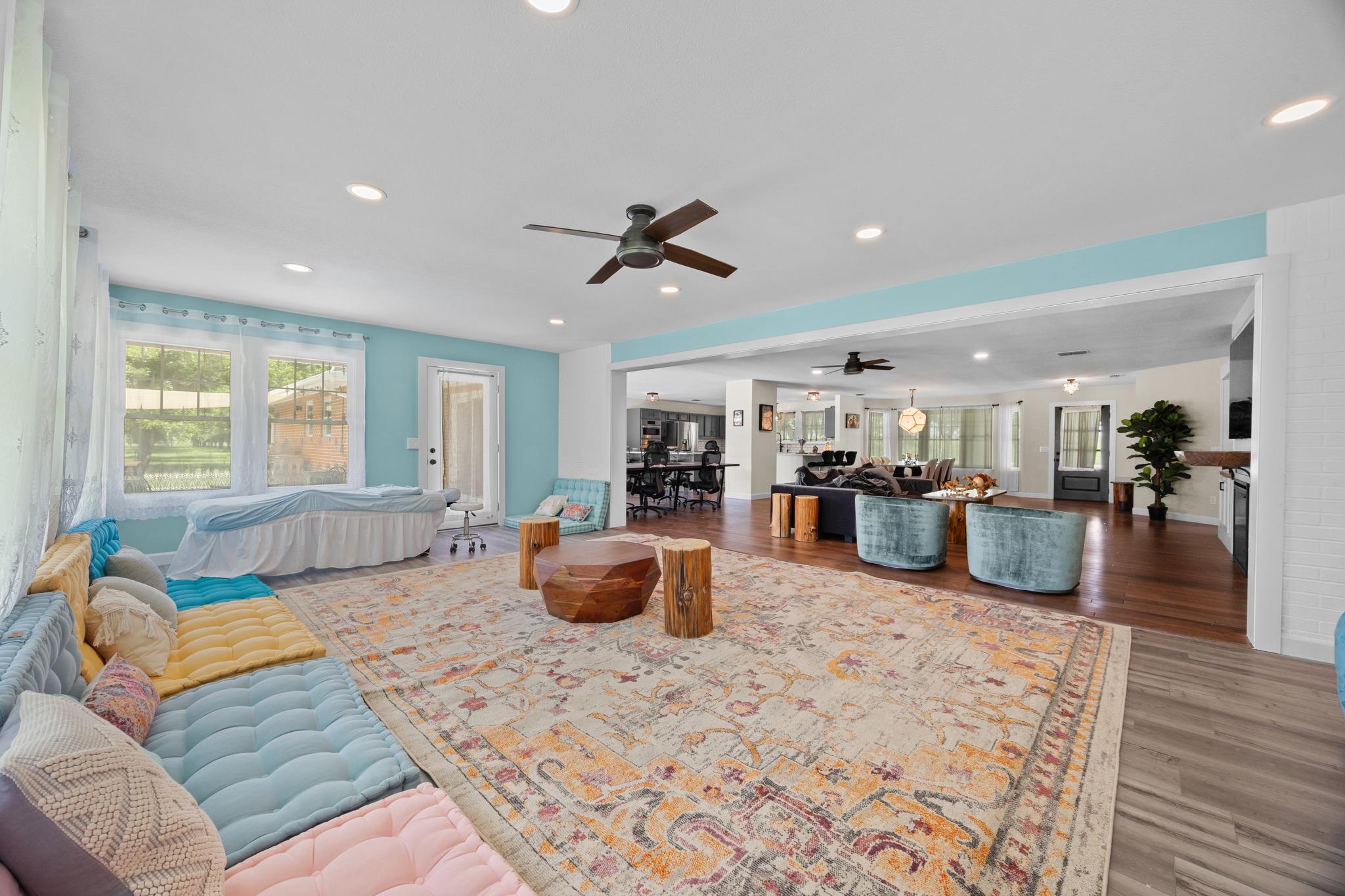 3717 Buck LN