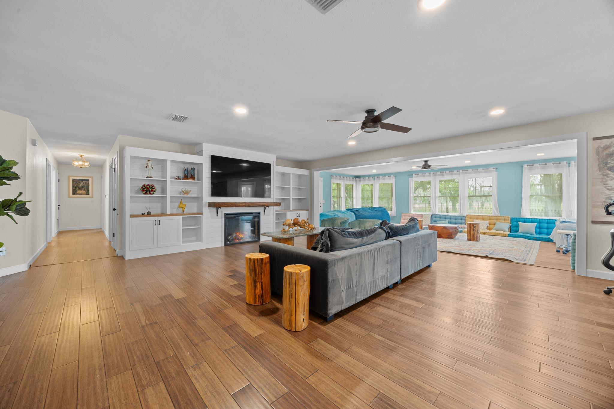 3717 Buck LN