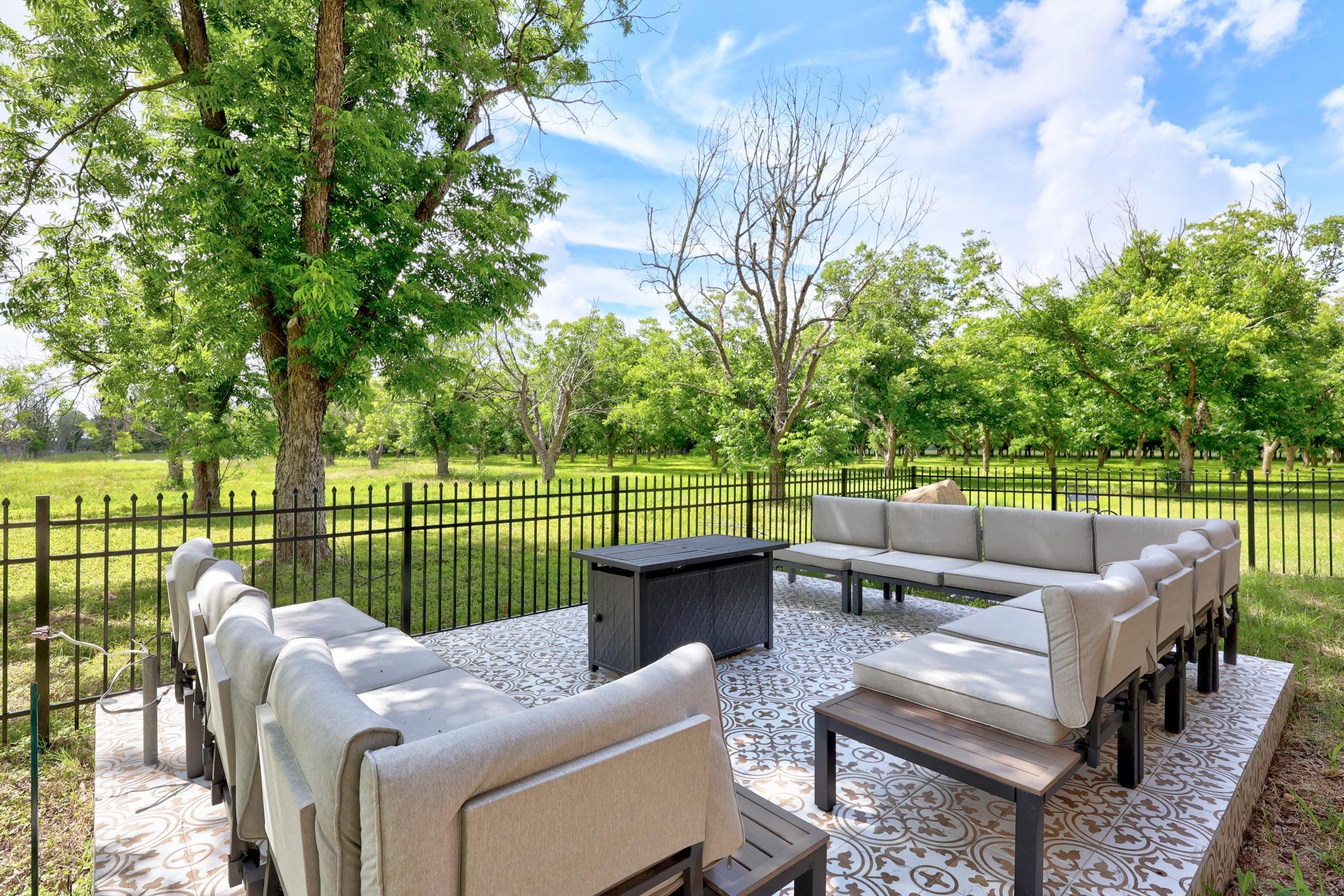 3717 Buck LN