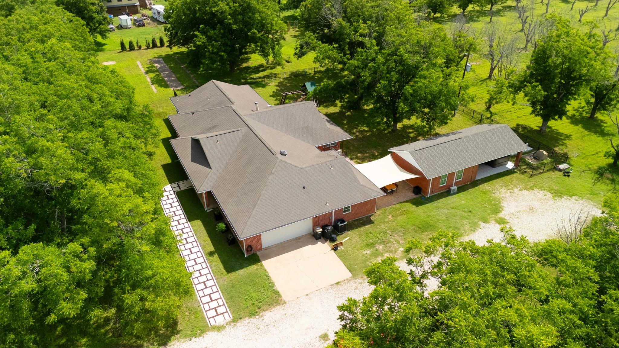 3717 Buck LN