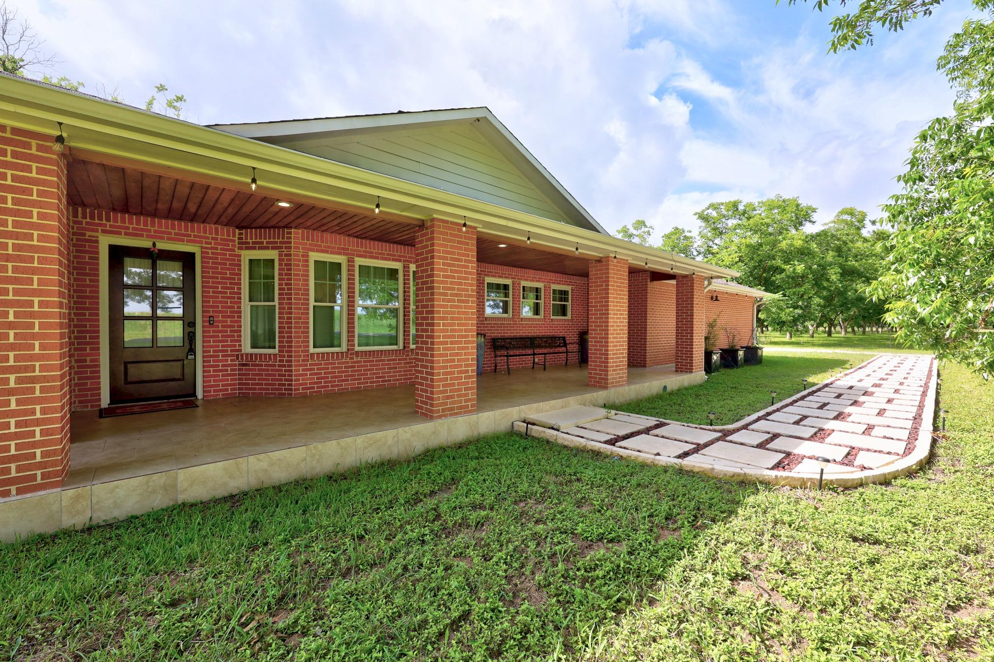 3717 Buck LN