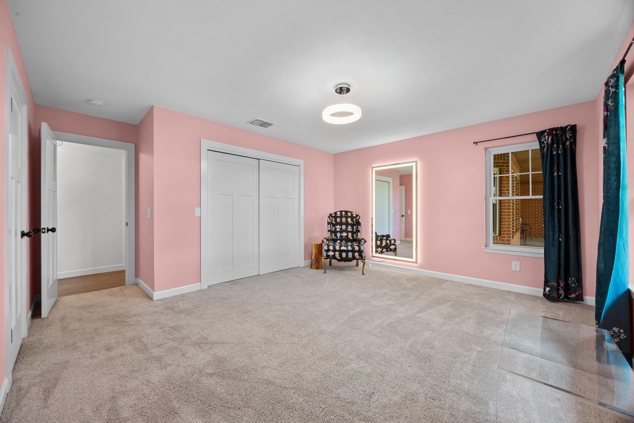 3717 Buck LN