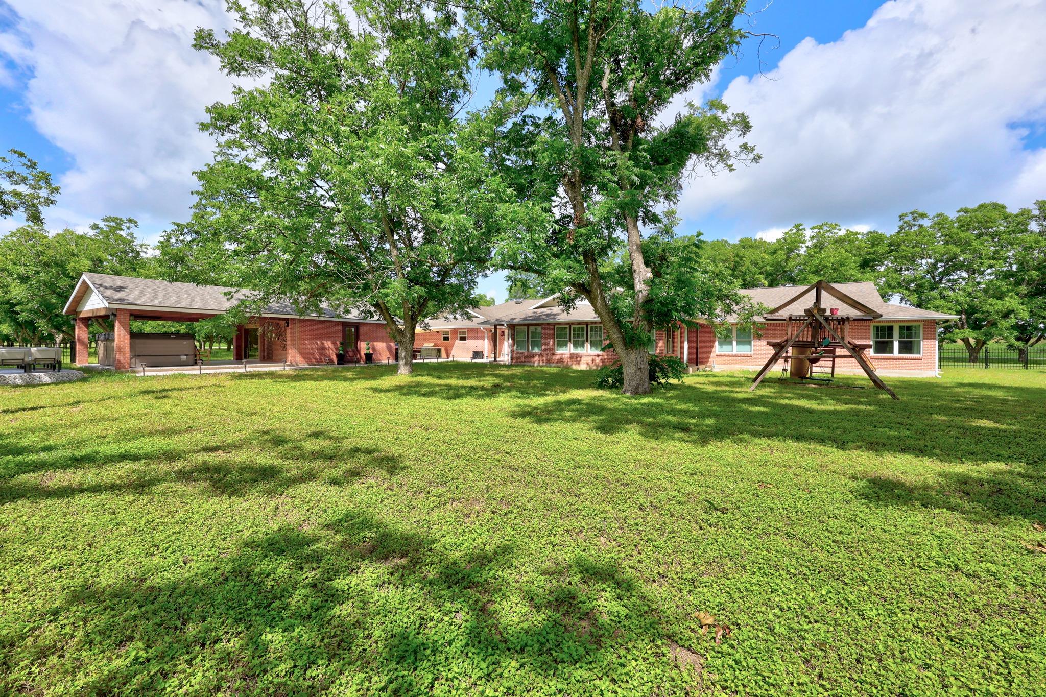 3717 Buck LN