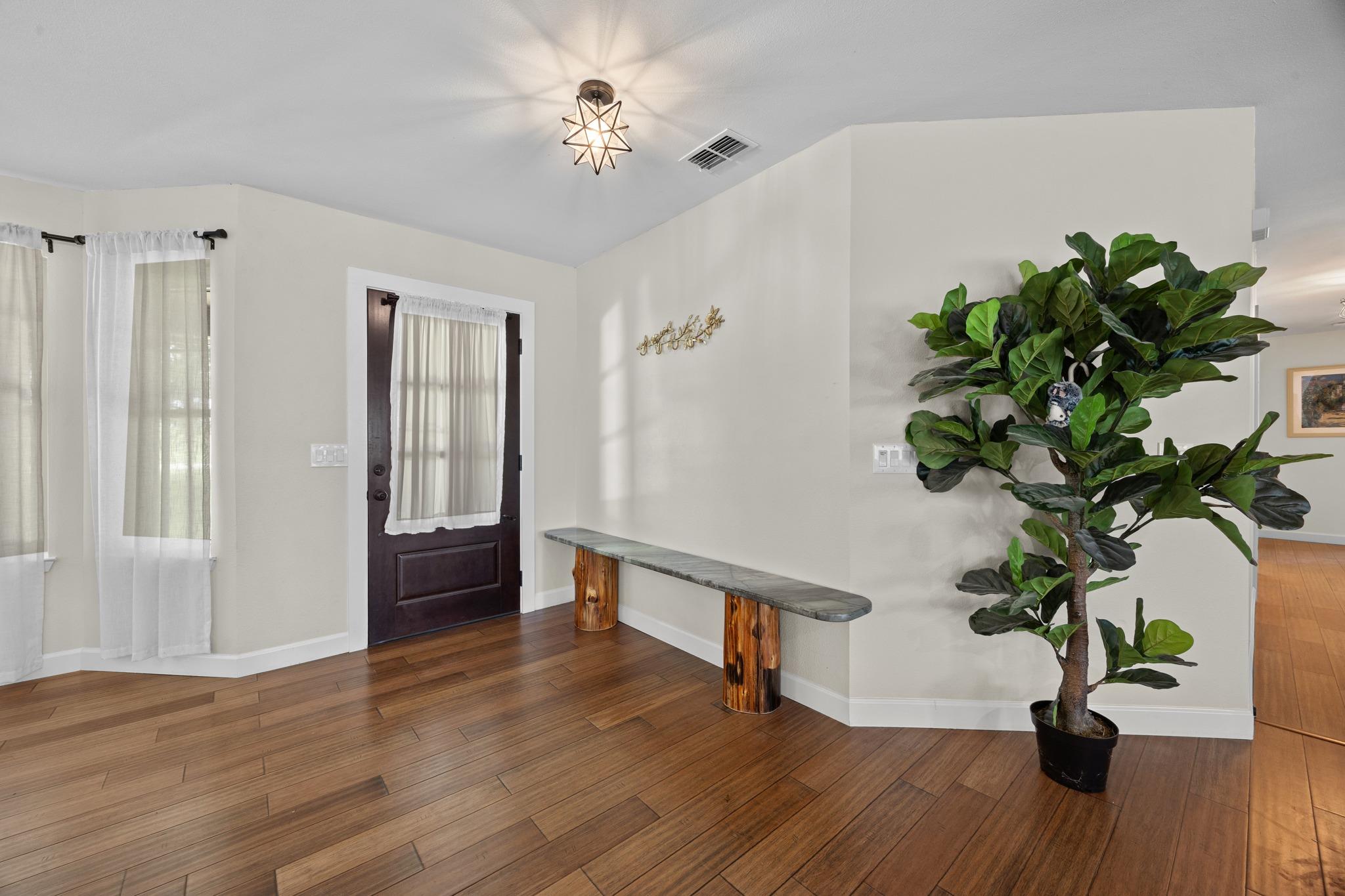 3717 Buck LN