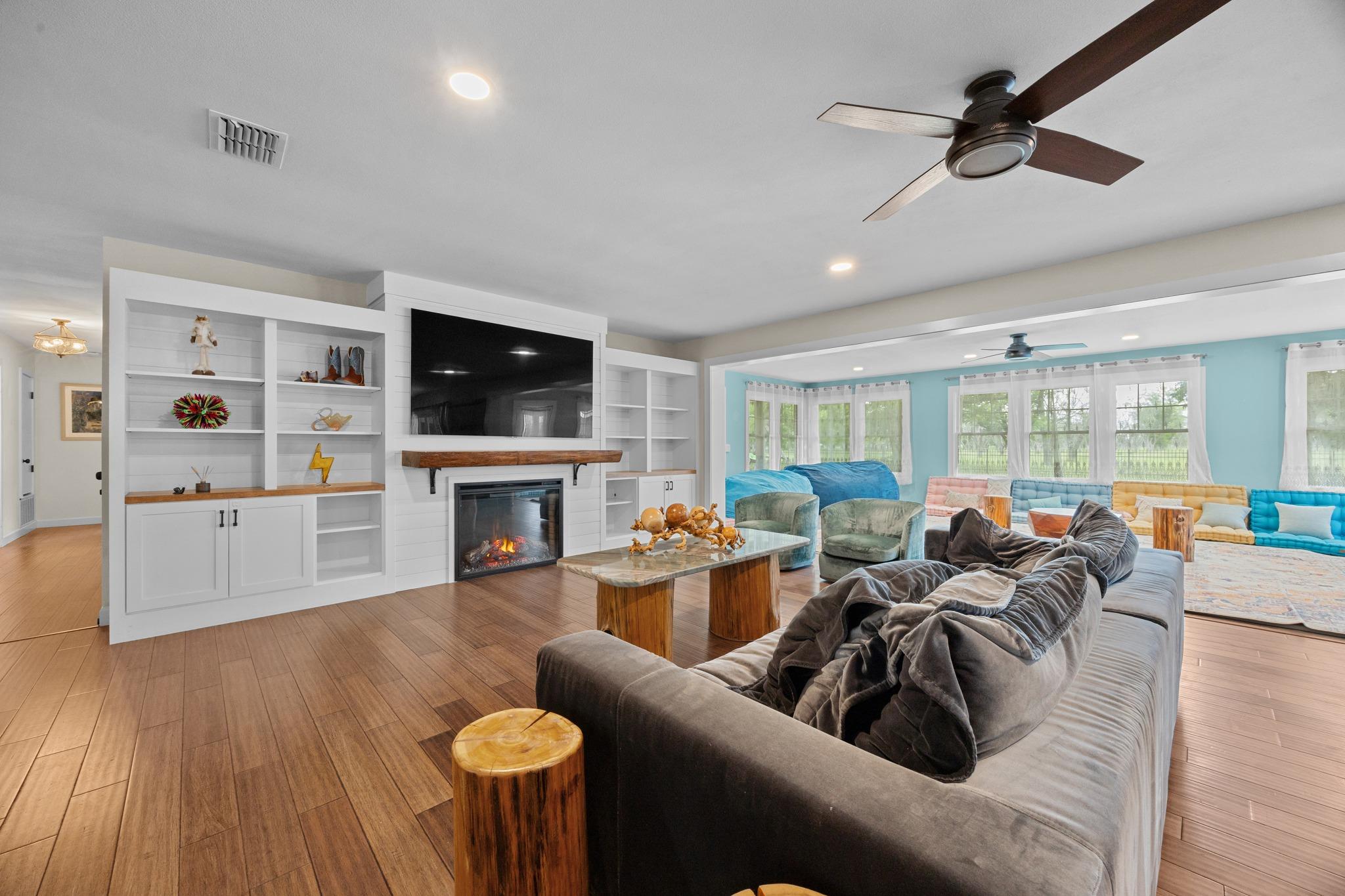 3717 Buck LN