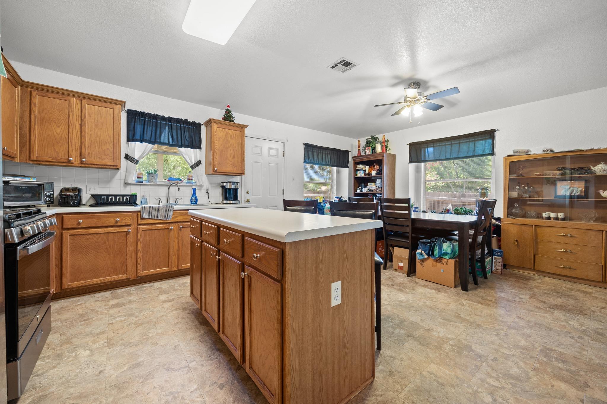 2556 Vernell WAY