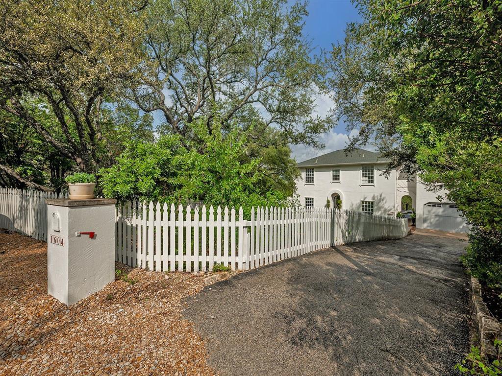 1604 Cliffwood DR