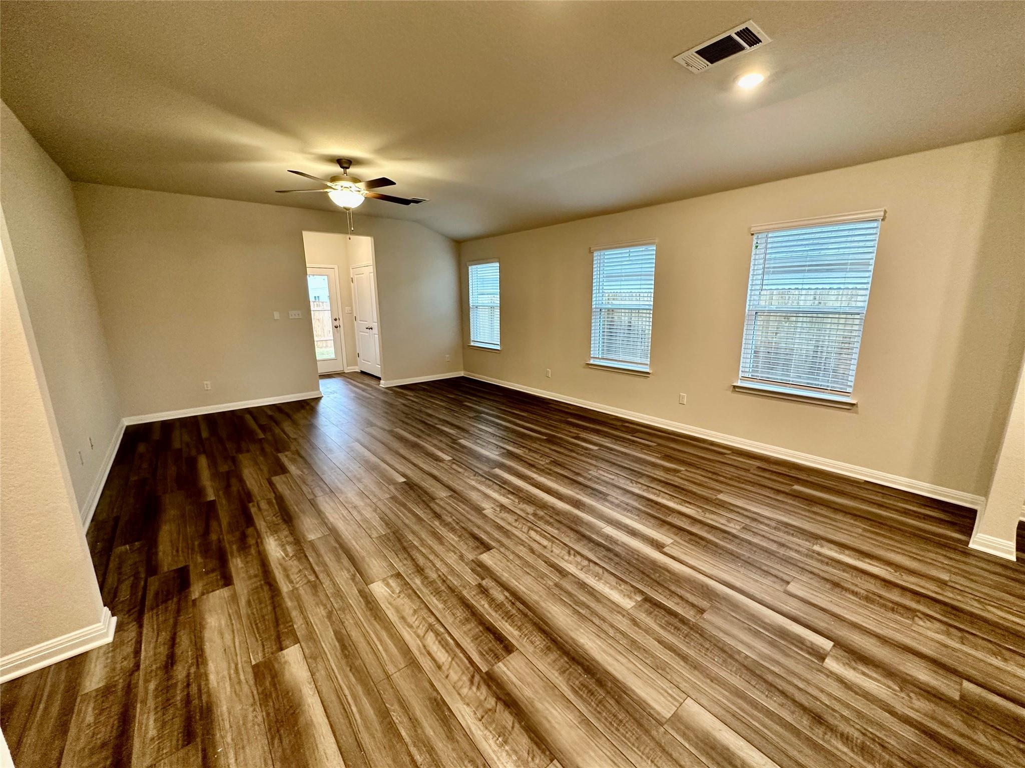 120 Oakdale Meadows LN