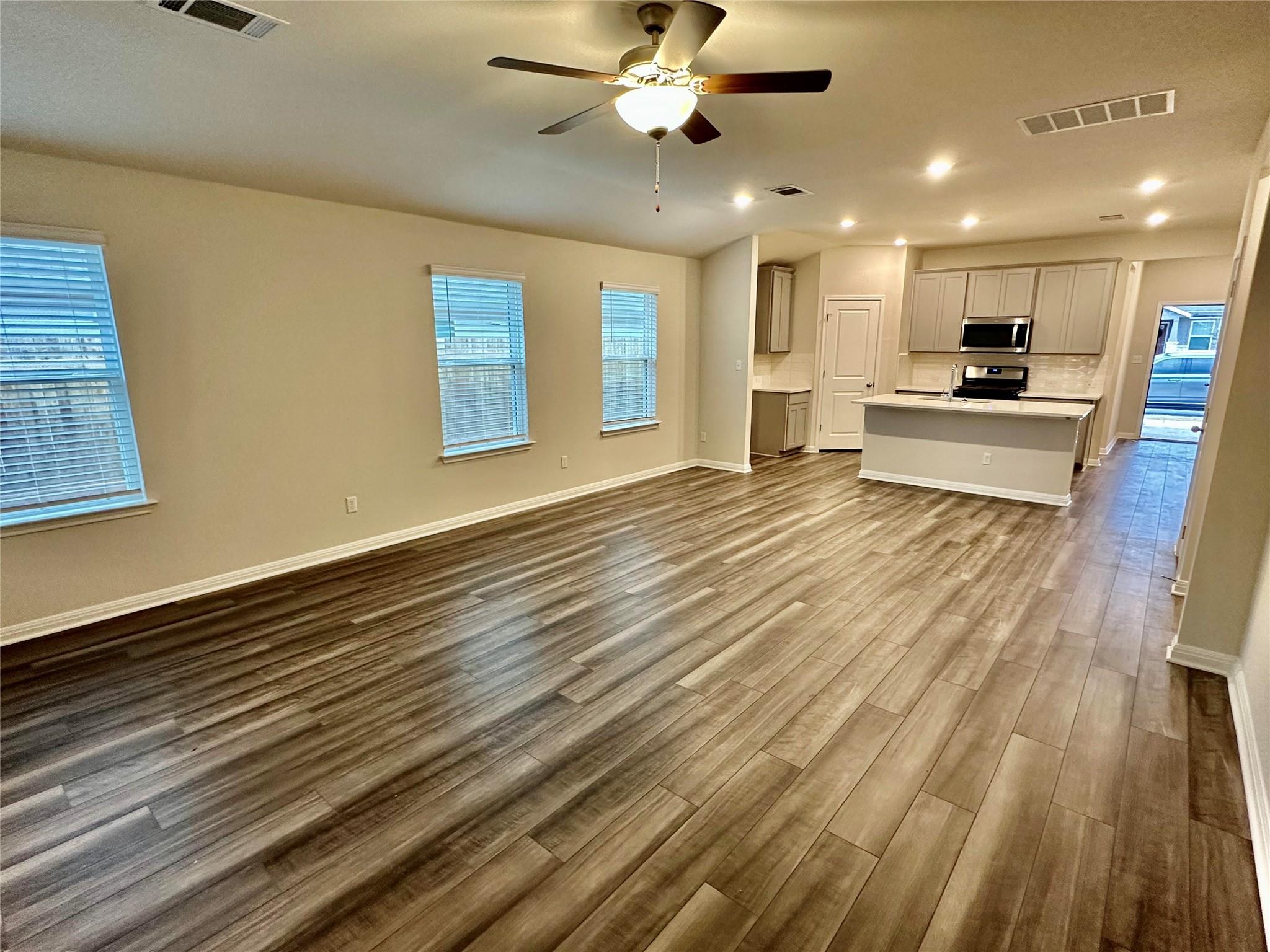 120 Oakdale Meadows LN