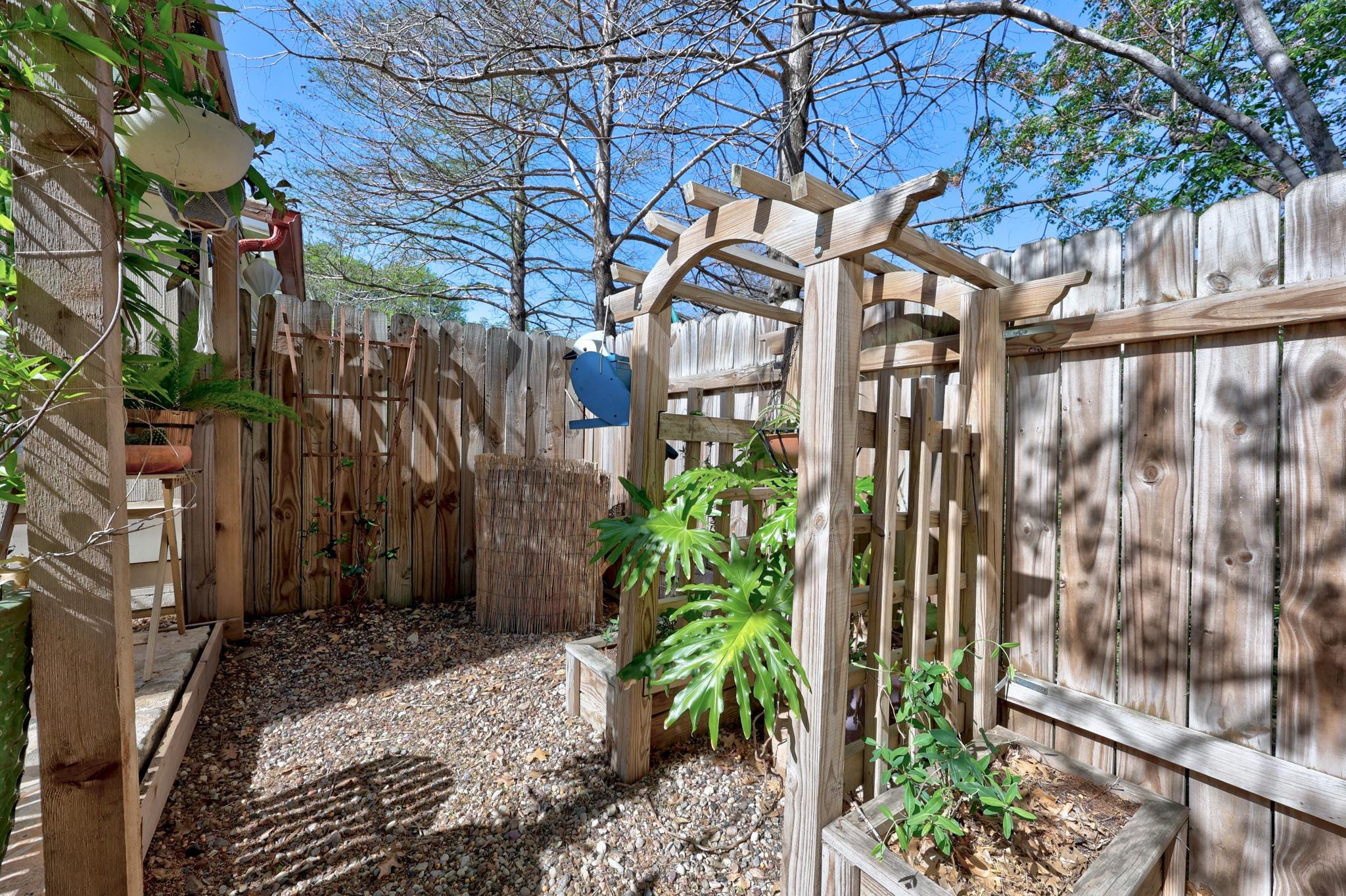 8906 Parkfield DR # B