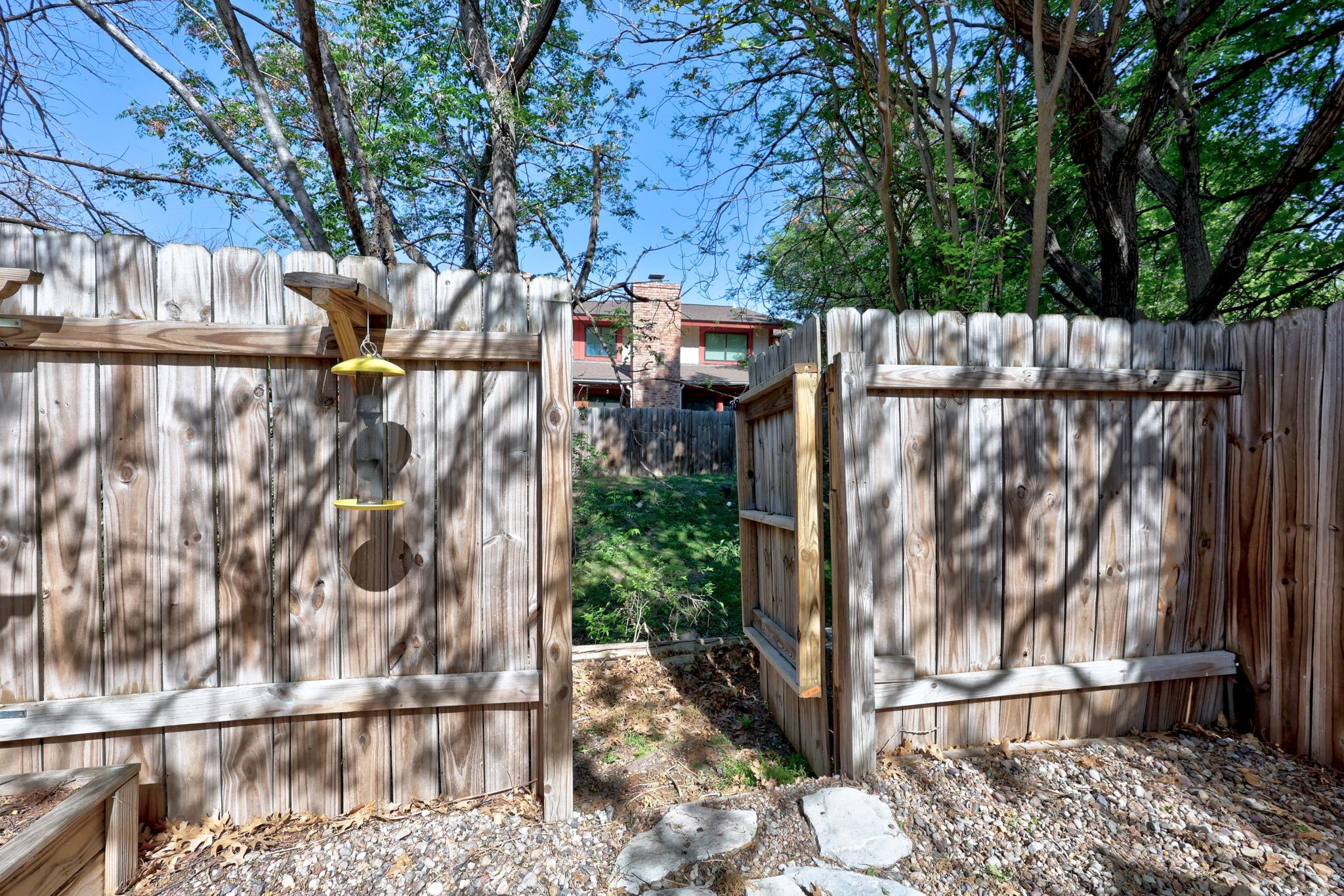 8906 Parkfield DR # B