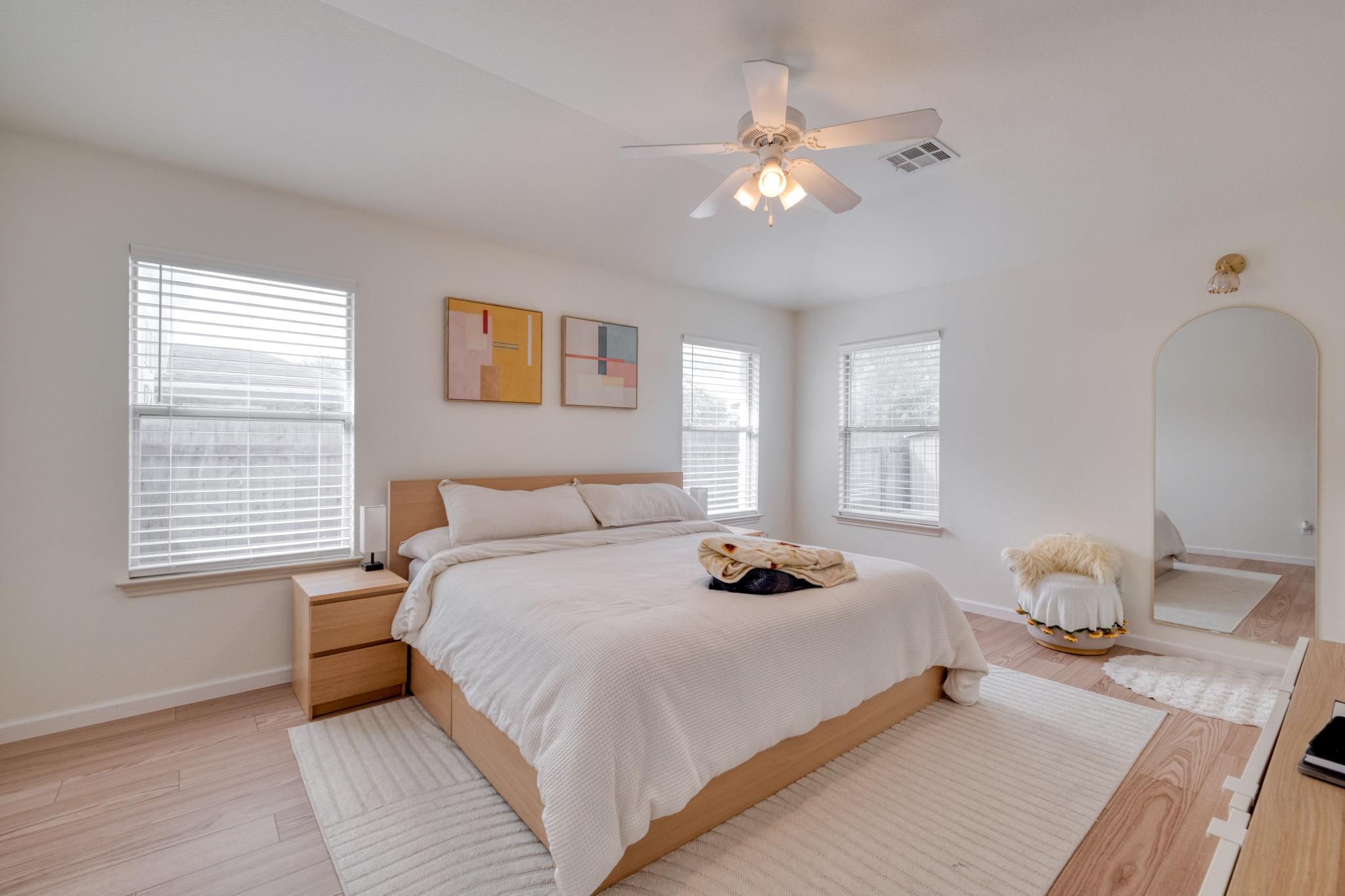 436 Grey Feather CT