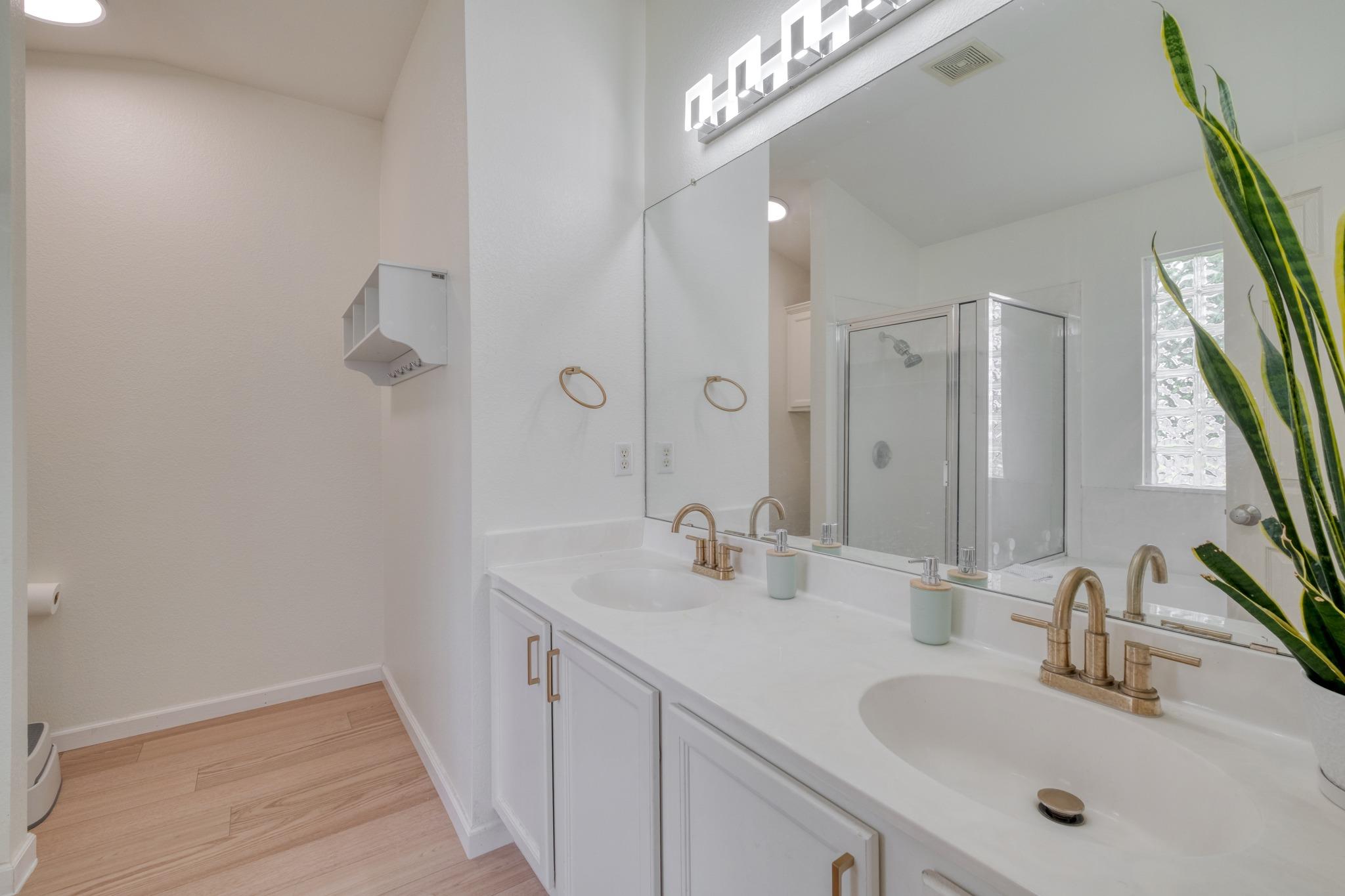 436 Grey Feather CT