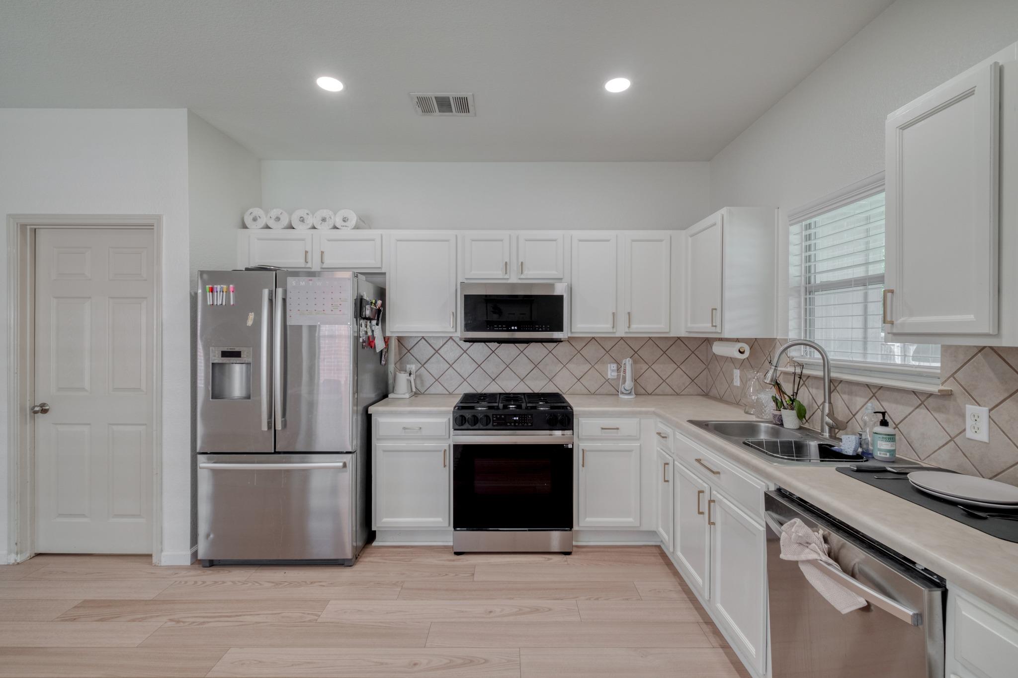 436 Grey Feather CT
