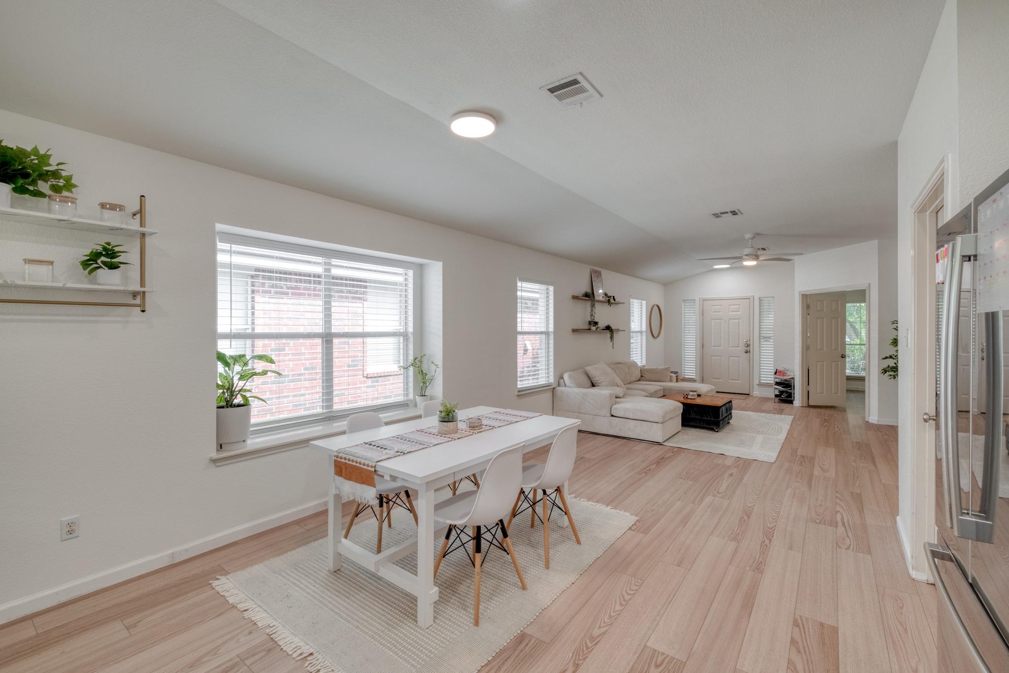 436 Grey Feather CT
