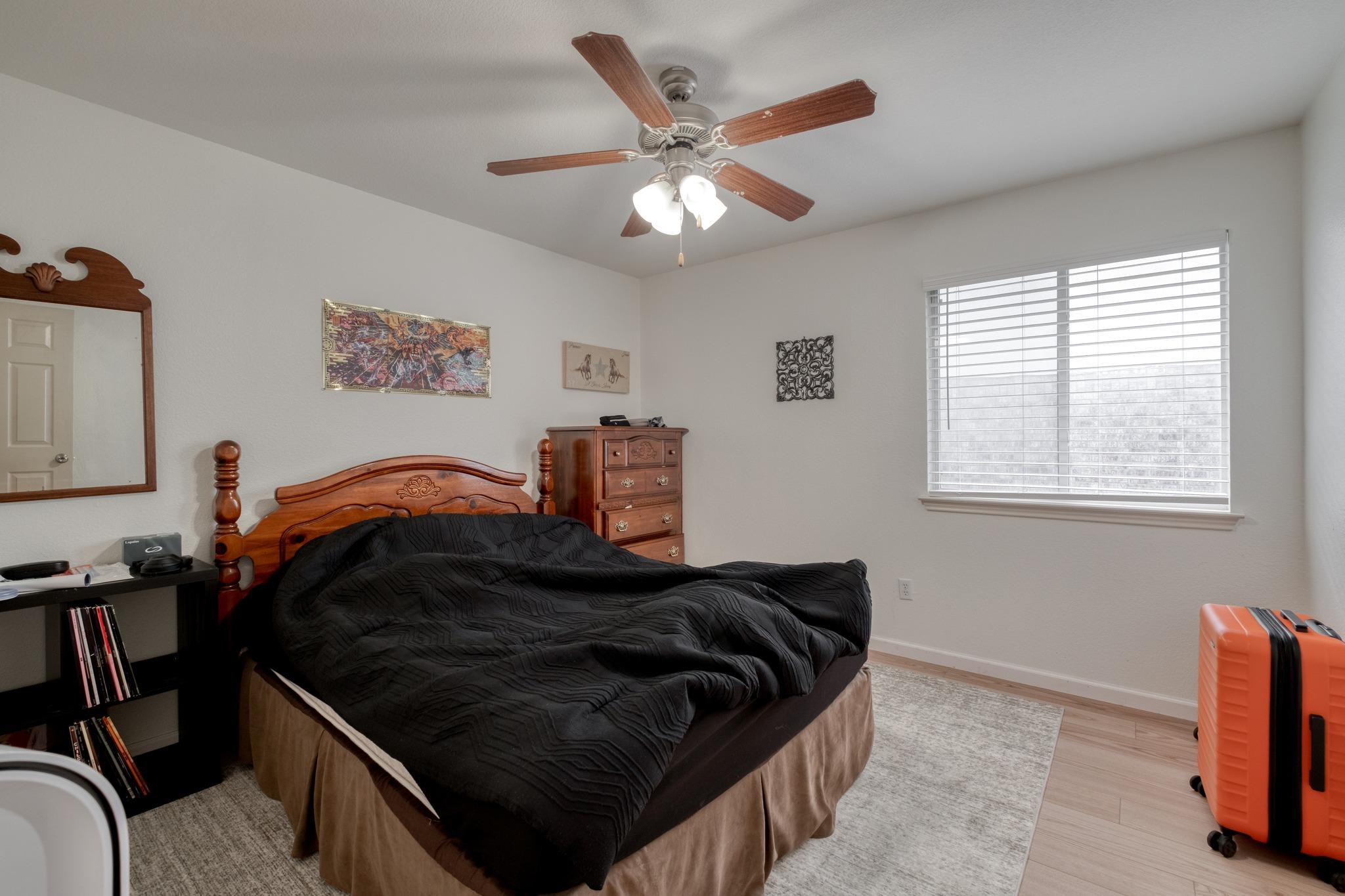 436 Grey Feather CT