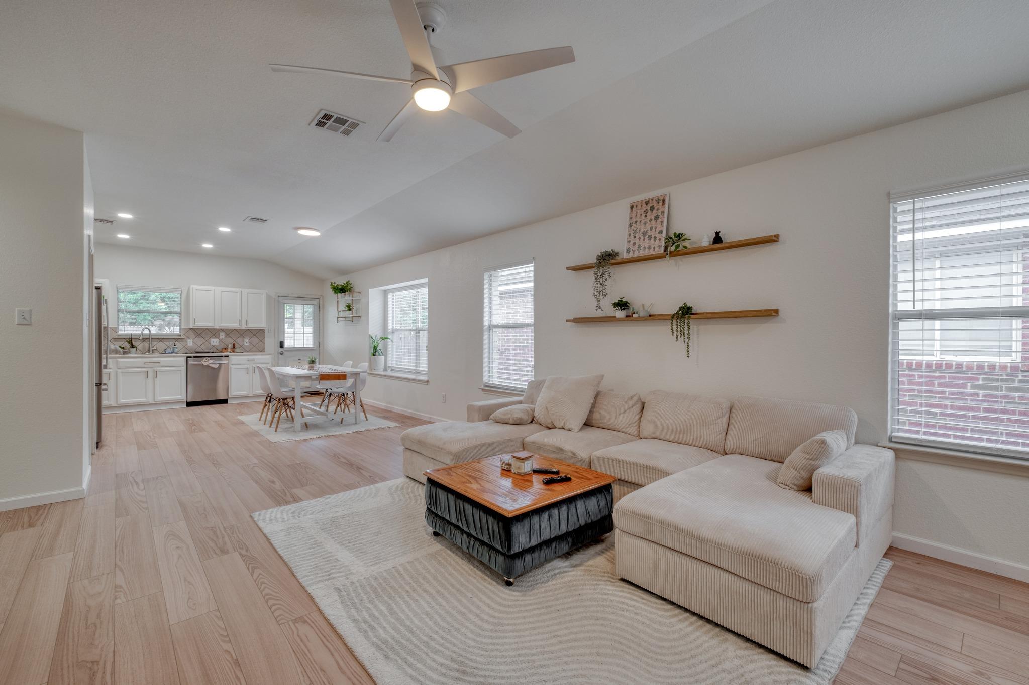 436 Grey Feather CT