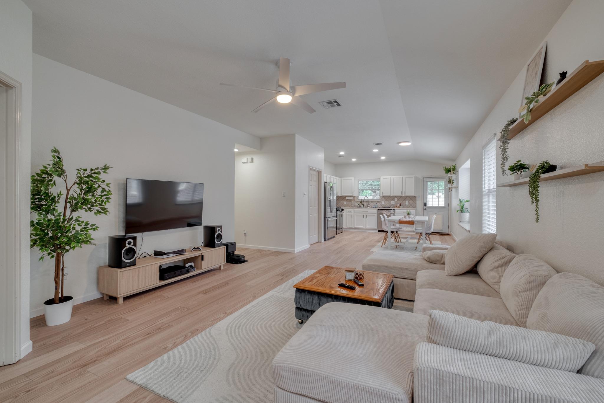 436 Grey Feather CT