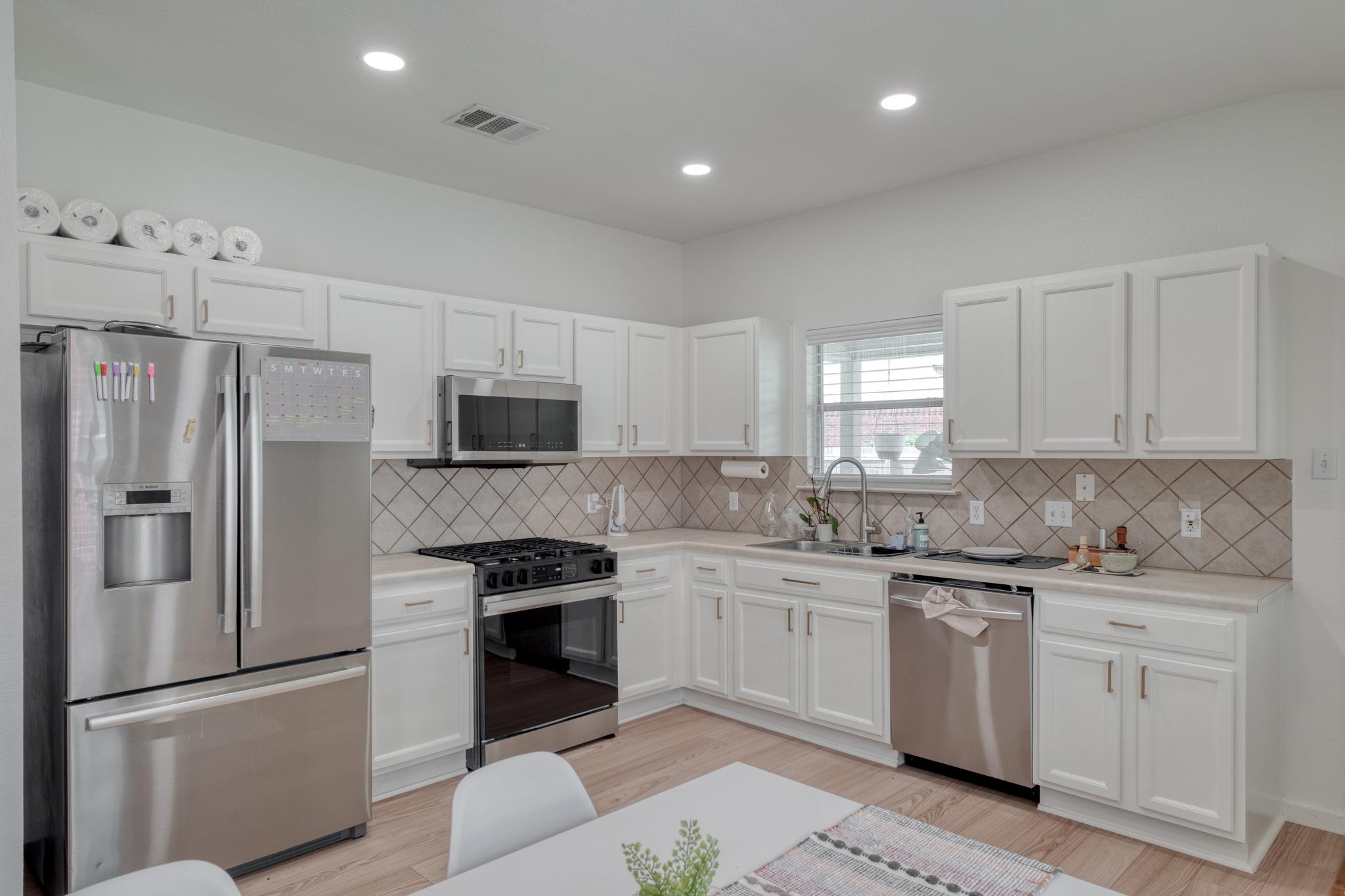 436 Grey Feather CT