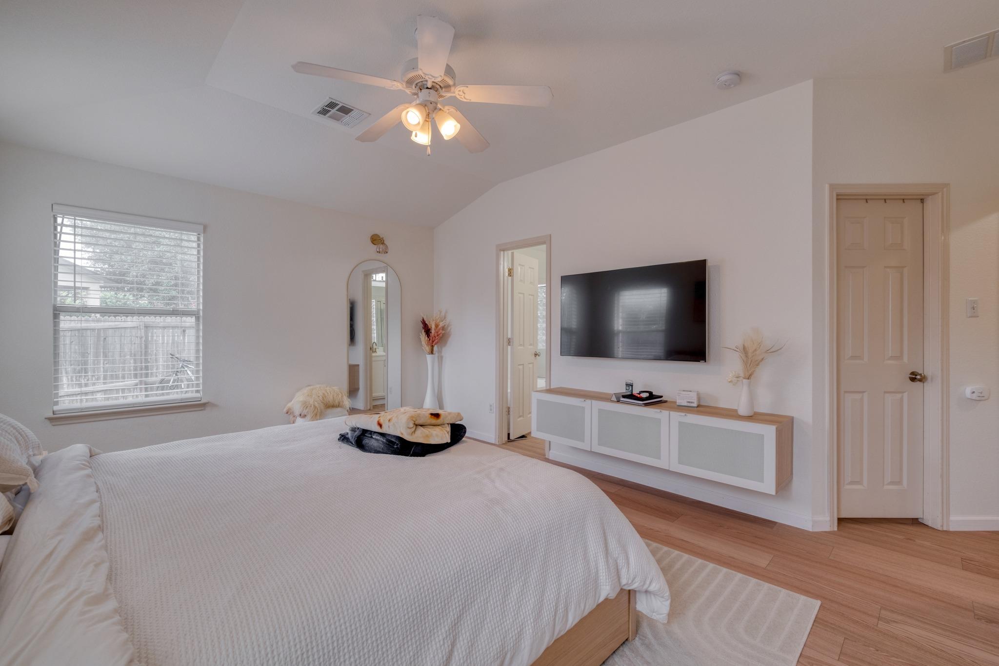436 Grey Feather CT