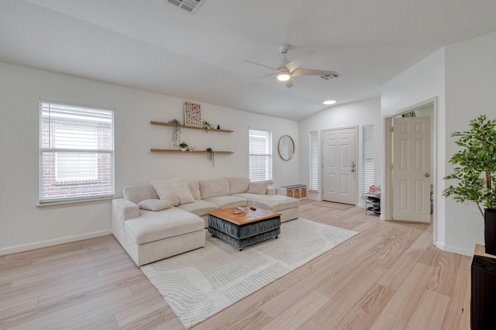 436 Grey Feather CT