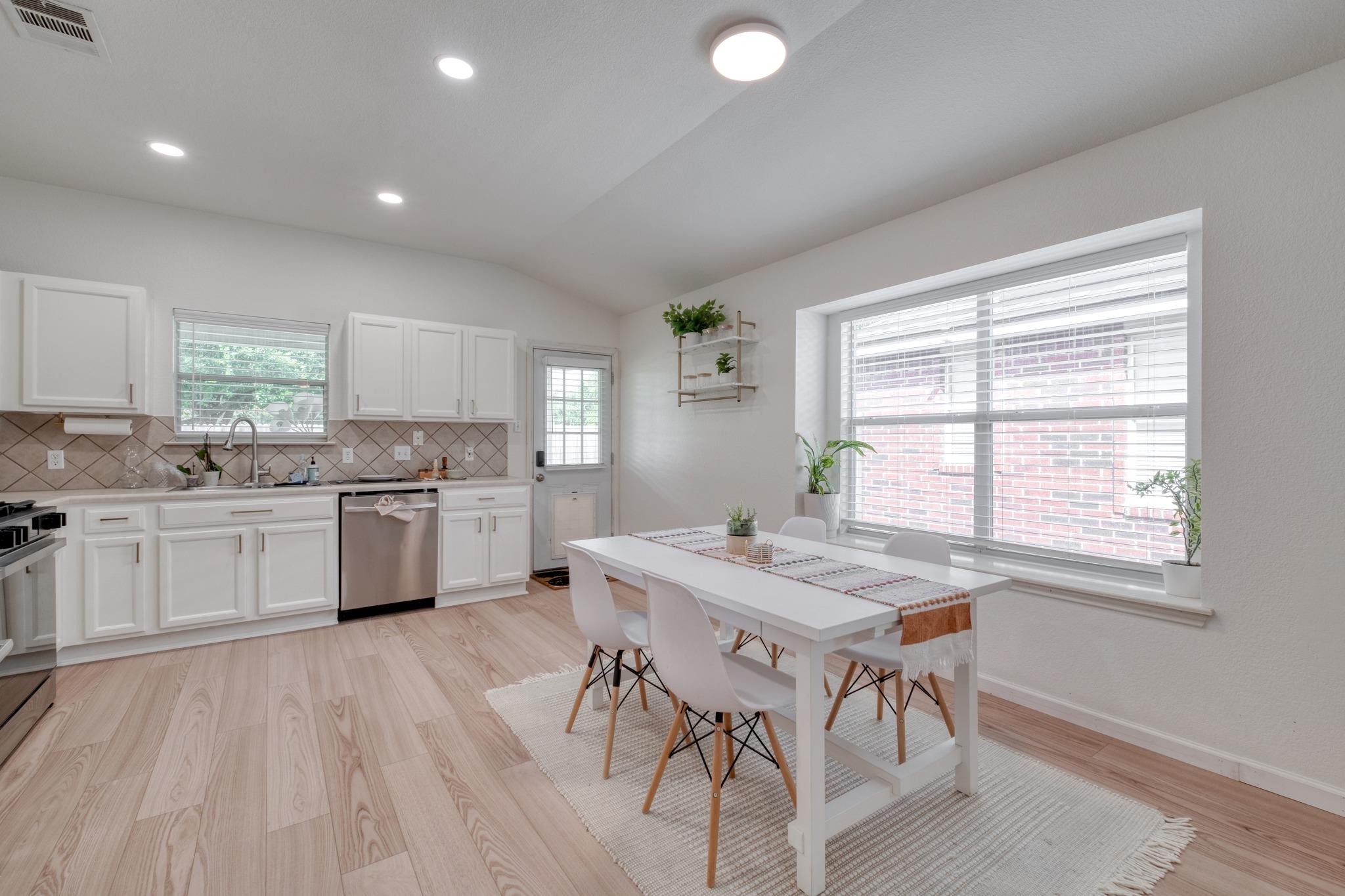 436 Grey Feather CT