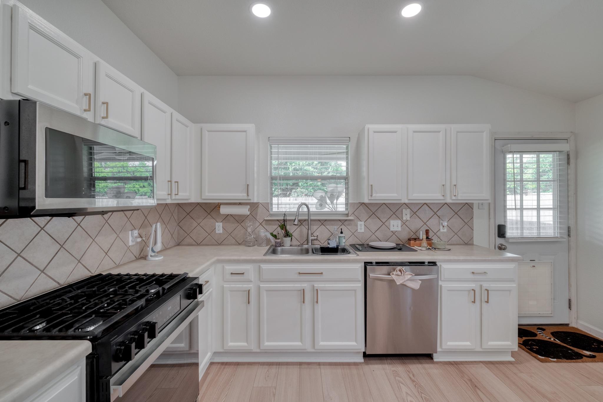 436 Grey Feather CT
