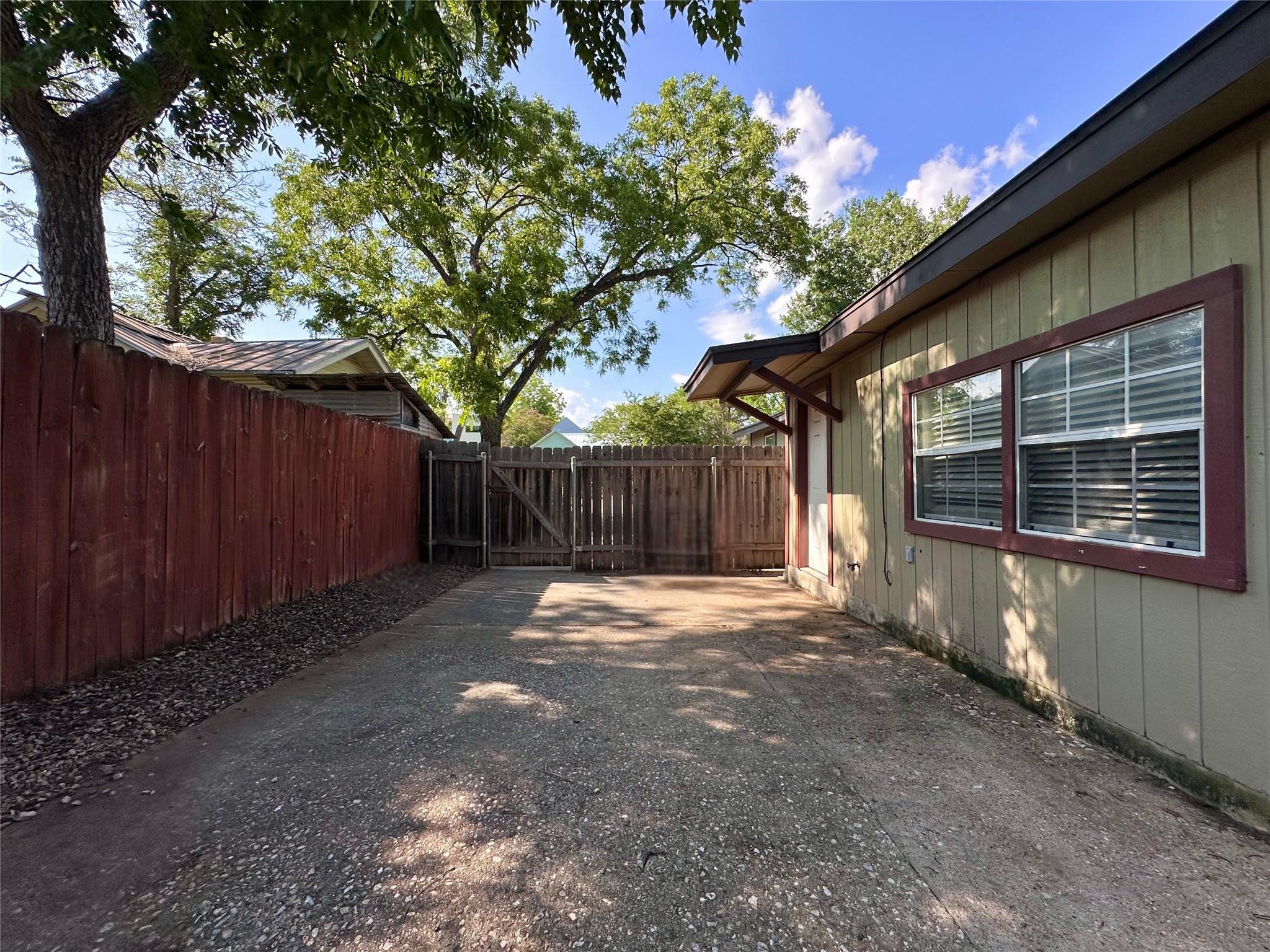 2103 E 16th ST Unit: Annex