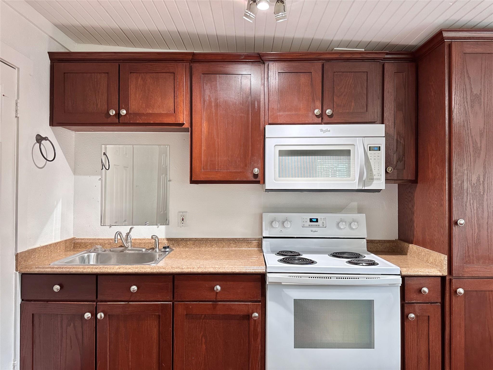 2103 E 16th ST Unit: Annex