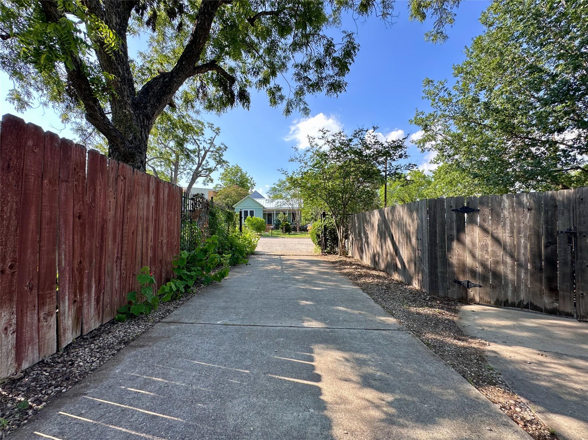 2103 E 16th ST Unit: Annex